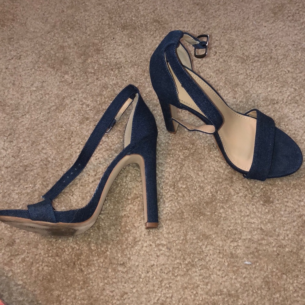 Heels - Picture 3 of 3